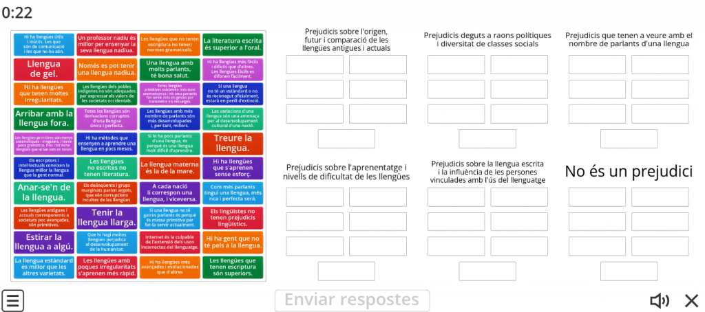 La pantalla està dividida en dos: a l'esquerra s'hi veuen tot de targetes de colors, amb l'enunciat de diferents prejudicis lingüístics. A la dreta hi ha 6 conjunts de caselles buides amb els següents títols: Prejudicis sobre l'origen, futur i comparació entre les llengües antigues i actuals, Prejudicis deguts a raons polítiques i diversitat de classes socials, Prejudicis que tenen a veure amb el nombre de parlants d'una llengua , Prejudicis sobre l'aprenentatge i el nivell de dificultat d'una llengua, Prejudicis sobre la llengua escrita i la influència de les persones vinculades amb l'ús del llenguatge, a més del títol "no és un prejudici", on l'alumnat ha de situar diferents frases fetes que es troben a l'esquerra, barrejades amb els prejudicis reals.